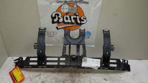 Gebruikte Bumpersteun midden-achter Mercedes CLS (C218) 400 3.5 Turbo V6 24V 4-Matic Prijs € 20,00 Margeregeling aangeboden door Baris Schiedam