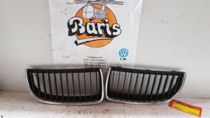 Gebruikte Grille BMW 3 serie (E90) 318i 16V Prijs € 20,00 Margeregeling aangeboden door Baris Schiedam