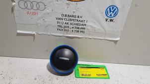 Gebruikte Luchtrooster Dashboard Volkswagen Up! (121) 1.0 12V 60 Prijs € 15,00 Margeregeling aangeboden door Baris Schiedam