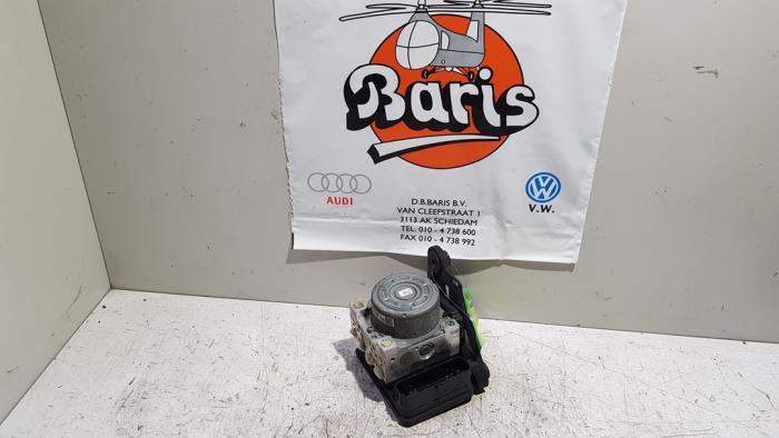 Gebruikte ABS Pomp Volkswagen Golf VII (AUA) 2.0 R 4Motion 16V Prijs € 200,00 Margeregeling aangeboden door Baris Schiedam