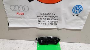 Gebruikte Bumpersteun rechts-voor Volkswagen Up! (121) 1.0 12V 60 Prijs € 5,00 Margeregeling aangeboden door Baris Schiedam