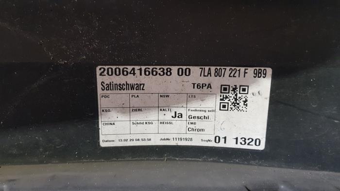 Voorbumper van een Volkswagen Transporter/Caravelle T6 2.0 TDI 150 2018
