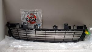 Gebruikte Bumper Rooster Renault Grand Scénic III (JZ) 1.4 16V TCe 130 Prijs € 40,00 Margeregeling aangeboden door Baris Schiedam