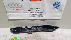 Gebruikte Bumpersteun rechts-voor Opel Combo Cargo 1.5 CDTI 100 Prijs € 20,00 Margeregeling aangeboden door Baris Schiedam