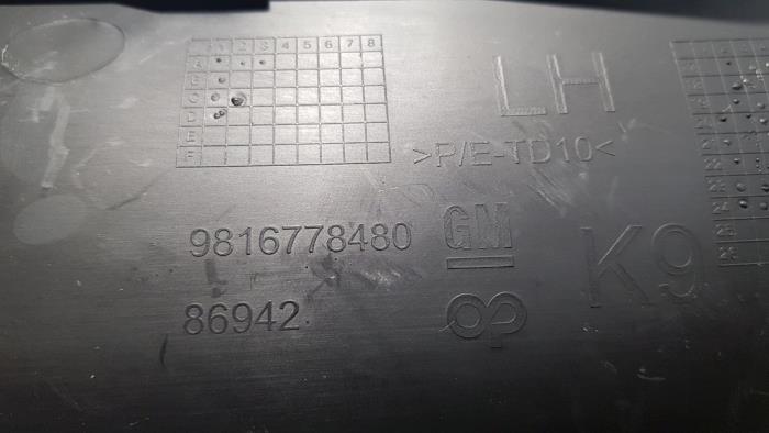 Bumper Rooster van een Opel Combo Cargo 1.5 CDTI 100 2020