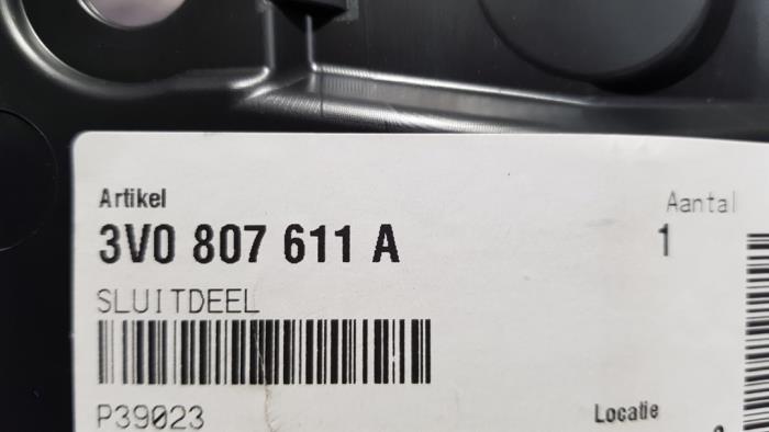 Spoiler voorbumper van een Skoda Superb Combi (3V5) 1.5 TSI Evo 16V 2023