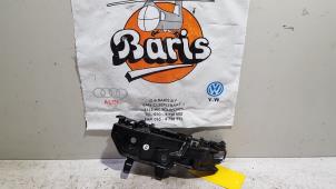 Gebruikte Bumpersteun rechts-achter Volkswagen Polo VI (AW1) 1.0 TSI 12V BlueMotion Prijs € 5,00 Margeregeling aangeboden door Baris Schiedam