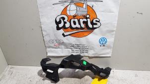 Gebruikte Koplampframe rechts Skoda Kamiq 1.0 TSI 12V Prijs € 10,00 Margeregeling aangeboden door Baris Schiedam