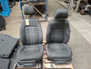 Gebruikte Stoelen + Bank (compleet) Volkswagen Polo V (6R) 1.0 12V BlueMotion Technology Prijs € 250,00 Margeregeling aangeboden door Baris Schiedam