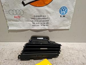 Gebruikte Luchtrooster Dashboard Volkswagen Polo VI (AW1) 1.0 TSI 12V Prijs € 5,00 Margeregeling aangeboden door Baris Schiedam