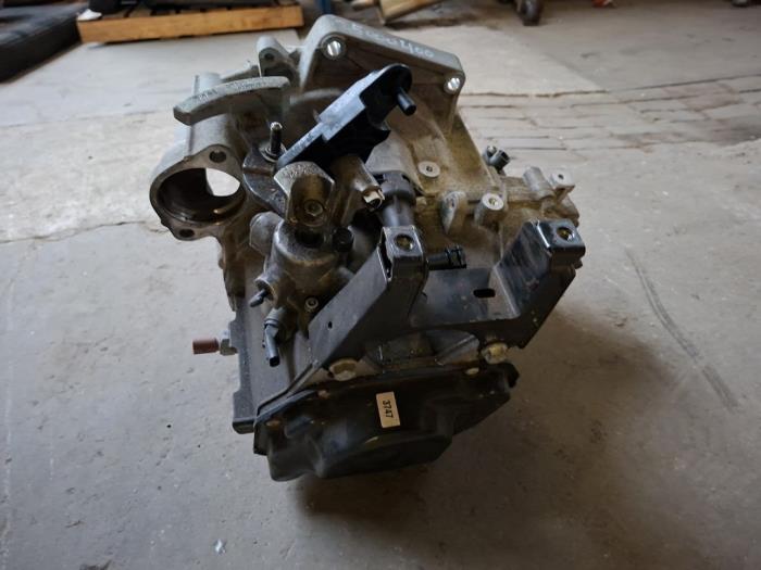 Versnellingsbak van een Seat Ibiza ST (6J8) 1.0 EcoTSI 12V 2016