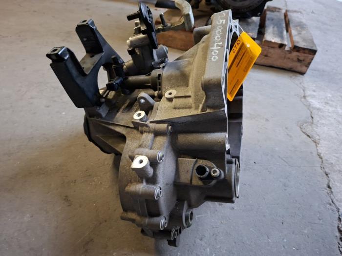 Versnellingsbak van een Seat Ibiza ST (6J8) 1.0 EcoTSI 12V 2016