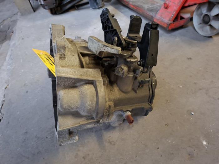 Versnellingsbak van een Seat Ibiza ST (6J8) 1.0 EcoTSI 12V 2016