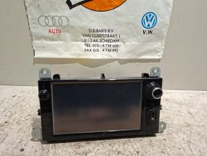 Gebruikte Navigatie Display Renault Clio IV (5R) 0.9 Energy TCE 90 12V Prijs € 250,00 Margeregeling aangeboden door Baris Schiedam