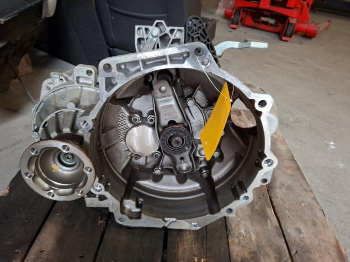 Gebruikte Versnellingsbak Volkswagen T-Roc I 1.5 TSI Evo BMT 16V Prijs € 850,00 Margeregeling aangeboden door Baris Schiedam