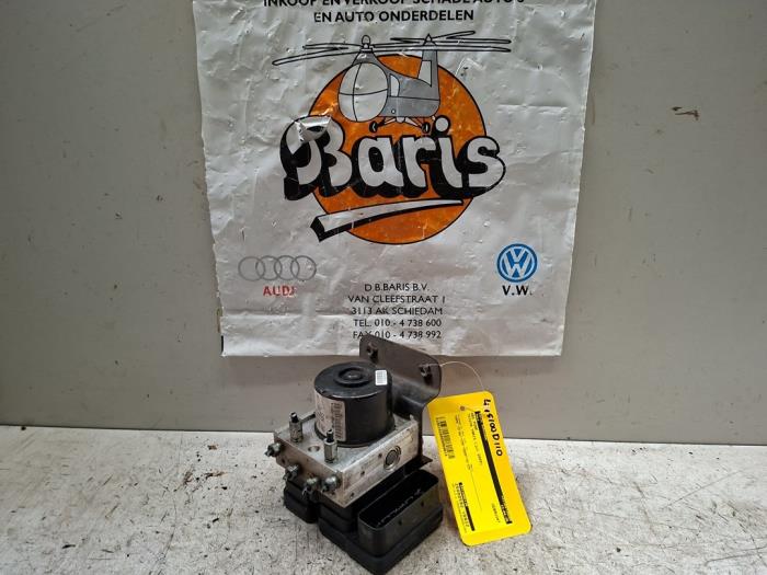 Gebruikte ABS Pomp Toyota Yaris II (P9) 1.33 16V Dual VVT-I Prijs € 50,00 Margeregeling aangeboden door Baris Schiedam
