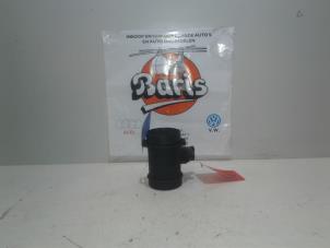 Gebruikte Luchtmassameter Volkswagen Passat Variant (3B5) 2.5 TDI V6 24V Prijs € 15,00 Margeregeling aangeboden door Baris Schiedam