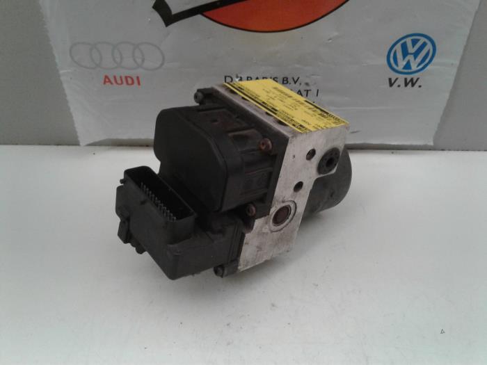 Gebruikte ABS Pomp Audi A4 Avant (B5) 2.6 V6 Prijs € 20,00 Margeregeling aangeboden door Baris Schiedam