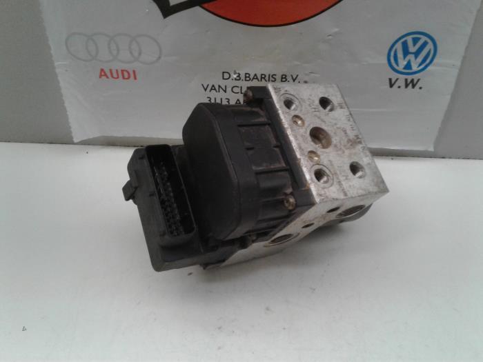 Gebruikte ABS Pomp Volkswagen Passat Prijs € 25,00 Margeregeling aangeboden door Baris Schiedam