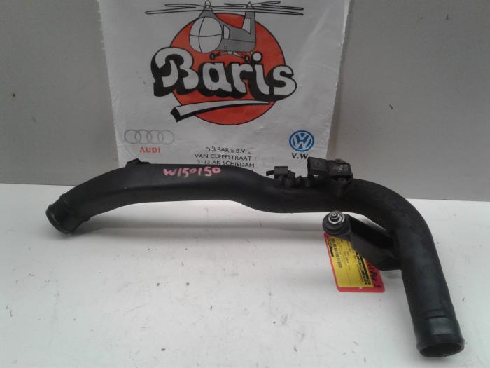 Gebruikte Intercooler Buis Volkswagen Passat (3B3) 1.9 TDI 100 Prijs € 25,00 Margeregeling aangeboden door Baris Schiedam
