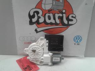 Gebruikte Raammotor Portier Volkswagen Golf V (1K1) 1.4 16V Prijs € 25,00 Margeregeling aangeboden door Baris Schiedam