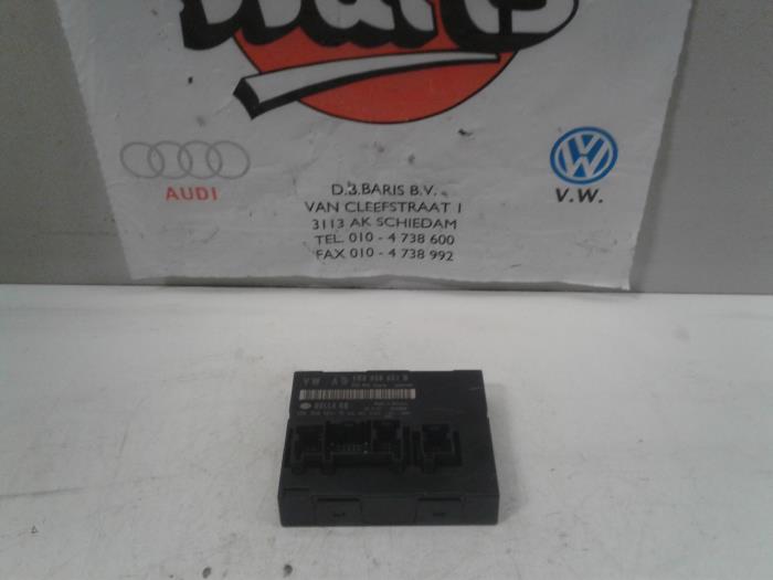 Centrale Deurvergrendelings Module van een Volkswagen Golf V (1K1) 1.9 TDI 2006