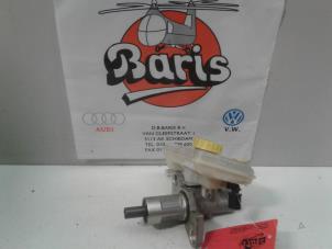 Gebruikte Hoofdremcilinder Audi A4 Avant (B6) 2.4 V6 30V Prijs € 40,00 Margeregeling aangeboden door Baris Schiedam