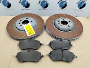 Gebruikte Remschijf + blok voor Landrover Range Rover Evoque (LVJ/LVS) Prijs op aanvraag aangeboden door Rhenoy Onderdelen b.v.