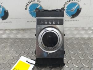 Gebruikte Versnellingspook Landrover Discovery V (LR) 2.0 16V P300 Prijs op aanvraag aangeboden door Rhenoy Onderdelen b.v.