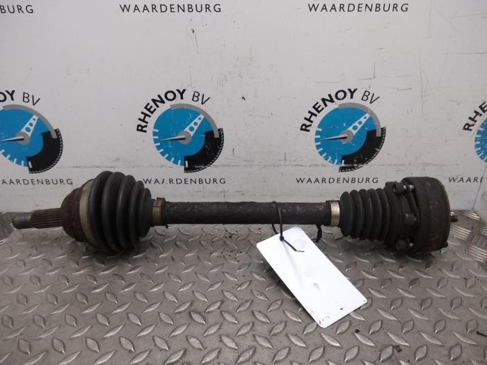 Gebruikte Aandrijfas links-achter Volkswagen Polo Prijs € 36,30 Inclusief btw aangeboden door Rhenoy Onderdelen b.v.