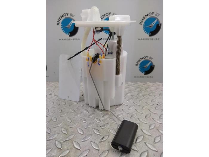 Gebruikte Tank element Pomp Renault Twingo Prijs € 30,25 Inclusief btw aangeboden door Rhenoy Onderdelen b.v.