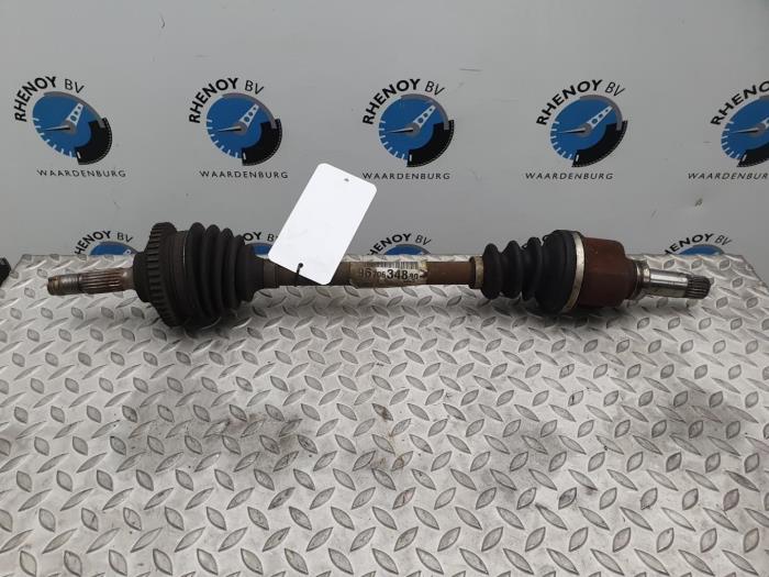 Gebruikte Aandrijfas links-achter Peugeot 206 PLUS Prijs € 48,40 Inclusief btw aangeboden door Rhenoy Onderdelen b.v.