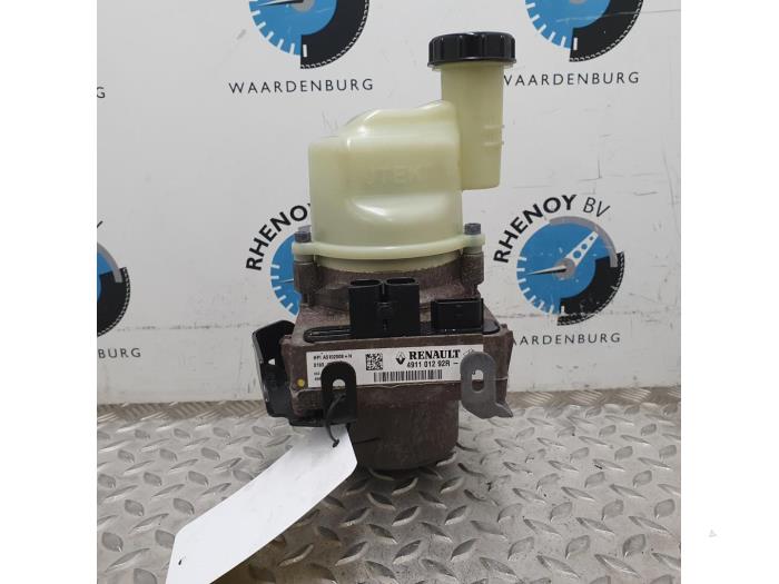 Gebruikte Pomp Servo Dacia Sandero Prijs € 181,50 Inclusief btw aangeboden door Rhenoy Onderdelen b.v.