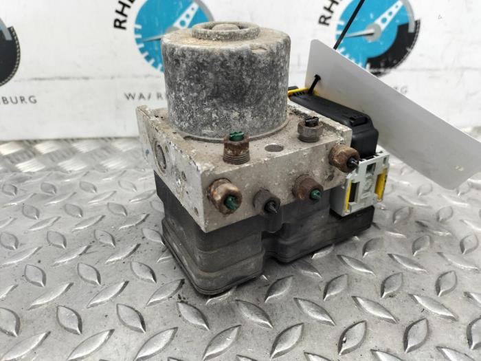 Gebruikte ABS Pomp Citroen C2 Prijs € 90,75 Inclusief btw aangeboden door Rhenoy Onderdelen b.v.