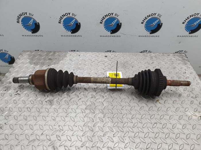 Gebruikte Steekas links-achter Peugeot 206 PLUS Prijs € 48,40 Inclusief btw aangeboden door Rhenoy Onderdelen b.v.