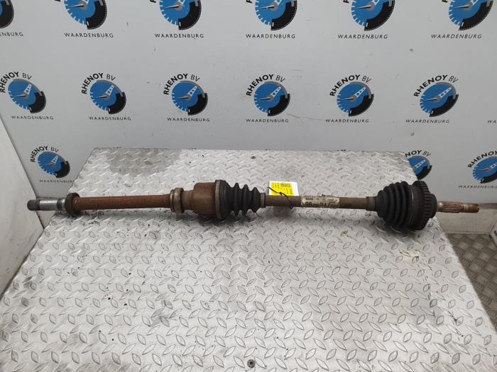 Gebruikte Aandrijfas rechts-achter Peugeot 206 PLUS Prijs € 48,40 Inclusief btw aangeboden door Rhenoy Onderdelen b.v.
