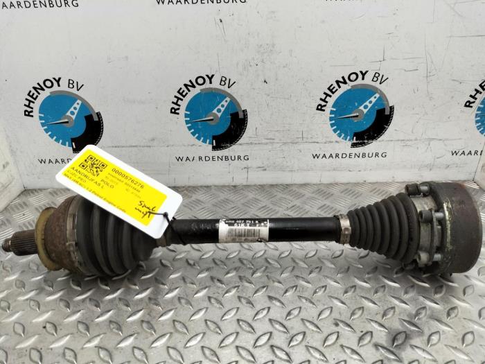 Gebruikte Aandrijfas links-achter Volkswagen Polo Prijs € 60,50 Inclusief btw aangeboden door Rhenoy Onderdelen b.v.