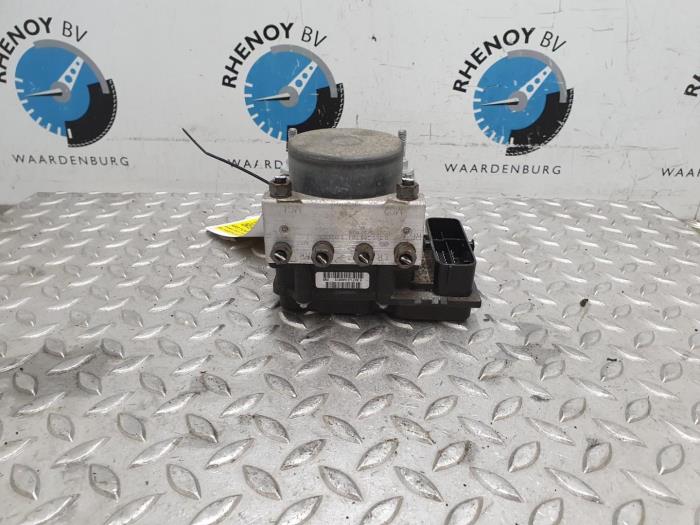 Gebruikte ABS Pomp Ford KA Prijs € 90,75 Inclusief btw aangeboden door Rhenoy Onderdelen b.v.