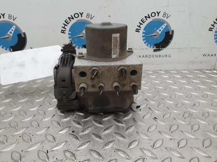 Gebruikte ABS Pomp Ford Mondeo Prijs € 181,50 Inclusief btw aangeboden door Rhenoy Onderdelen b.v.