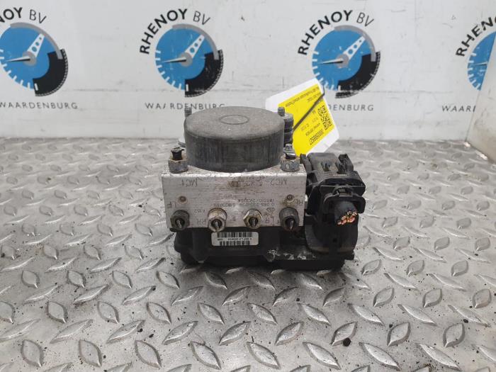 Gebruikte ABS Pomp Ford KA Prijs € 90,75 Inclusief btw aangeboden door Rhenoy Onderdelen b.v.