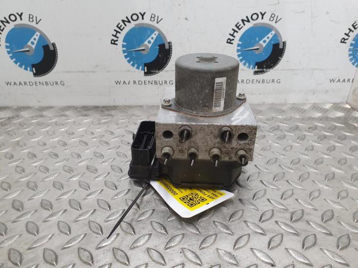 Gebruikte ABS Pomp Ford Mondeo Prijs € 96,80 Inclusief btw aangeboden door Rhenoy Onderdelen b.v.