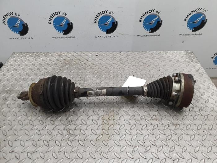 Gebruikte Aandrijfas links-achter Volkswagen Polo Prijs € 60,50 Inclusief btw aangeboden door Rhenoy Onderdelen b.v.