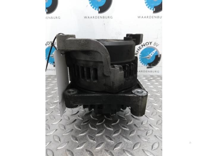 Gebruikte Dynamo BMW 5-Serie Prijs € 96,80 Inclusief btw aangeboden door Rhenoy Onderdelen b.v.