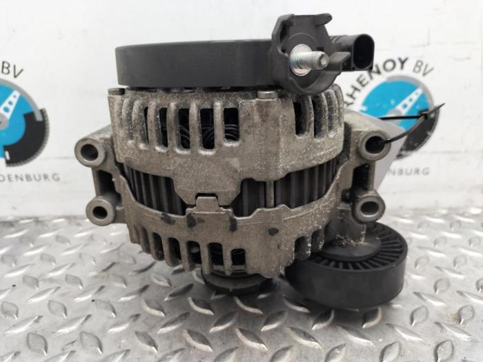 Gebruikte Dynamo BMW 5-Serie Prijs € 72,60 Inclusief btw aangeboden door Rhenoy Onderdelen b.v.