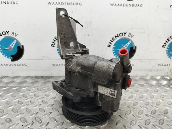 Gebruikte Servopomp BMW 5-Serie Prijs € 181,50 Inclusief btw aangeboden door Rhenoy Onderdelen b.v.