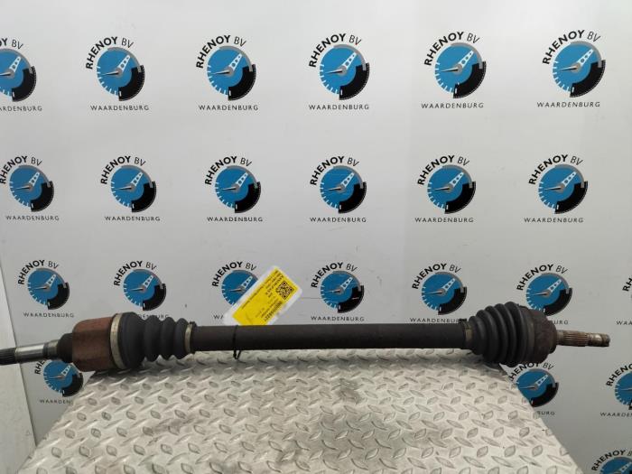 Gebruikte Aandrijfas rechts-achter Peugeot 208 Prijs € 48,40 Inclusief btw aangeboden door Rhenoy Onderdelen b.v.
