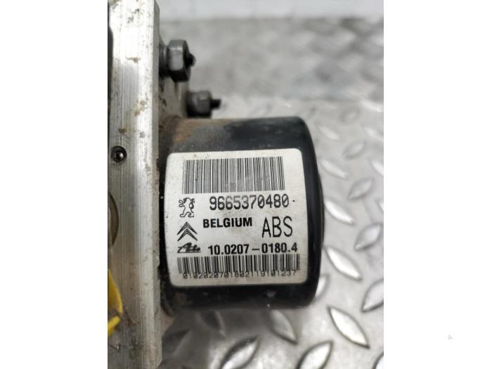 ABS Pomp van een Citroen C3 Picasso 2010