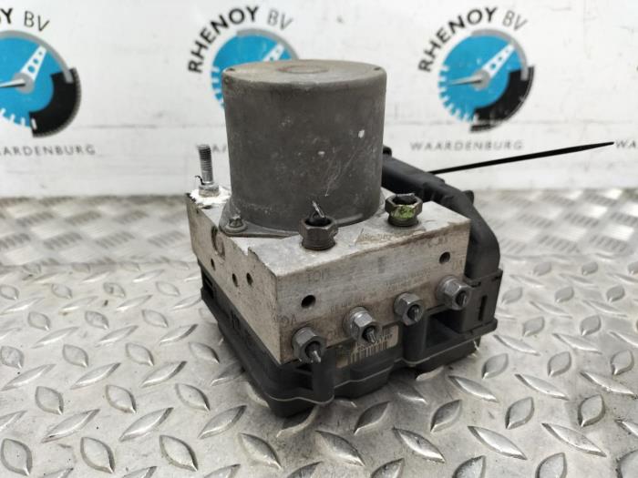 Gebruikte ABS Pomp Peugeot 307 Prijs € 96,80 Inclusief btw aangeboden door Rhenoy Onderdelen b.v.