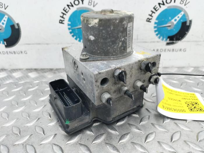 Gebruikte ABS Pomp Ford Mondeo Prijs € 96,80 Inclusief btw aangeboden door Rhenoy Onderdelen b.v.