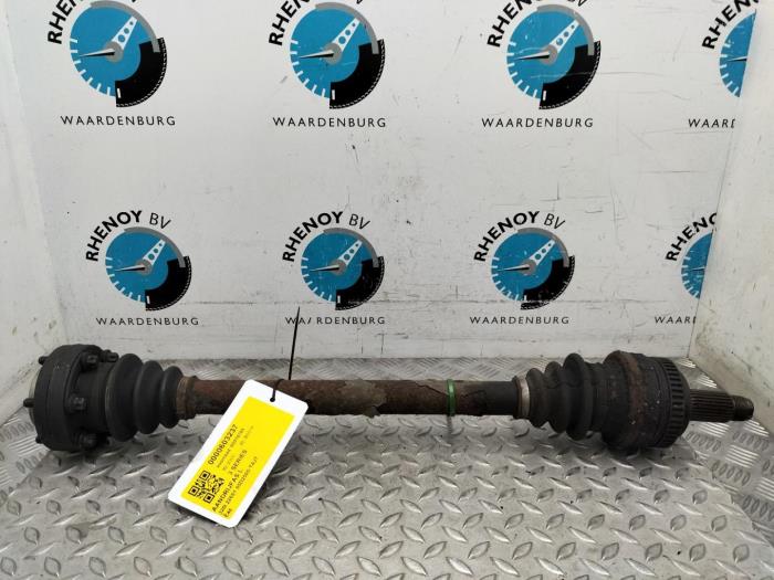 Gebruikte Aandrijfas links-achter BMW 3-Serie Prijs € 48,40 Inclusief btw aangeboden door Rhenoy Onderdelen b.v.